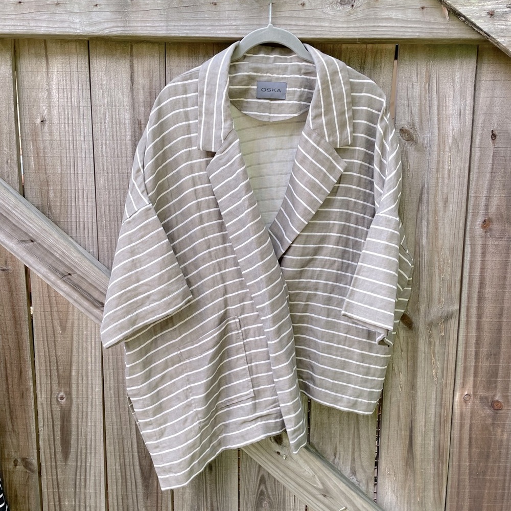 Oska Lagenlook Minimalist Horizontal Stripe Asymmetrical Single Button Linen Top